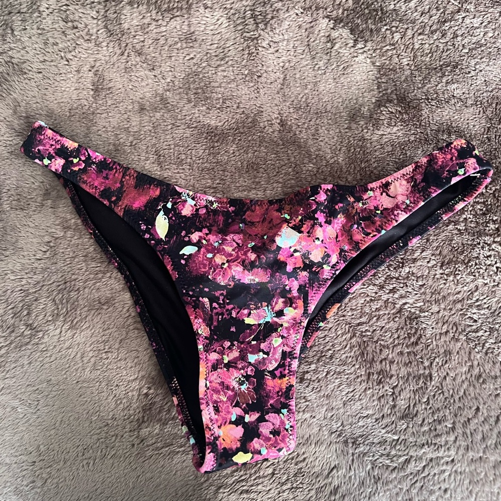VS Bikini cheeky bottoms